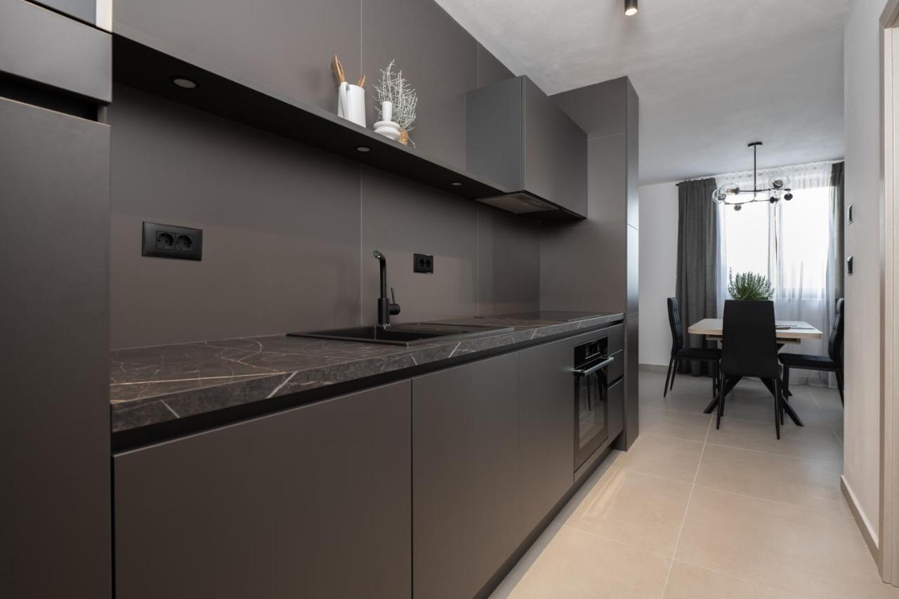 V Residence Apartments ราบัซ ภายนอก รูปภาพ