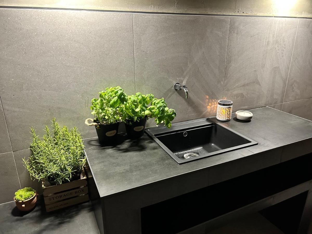 V Residence Apartments ราบัซ ภายนอก รูปภาพ