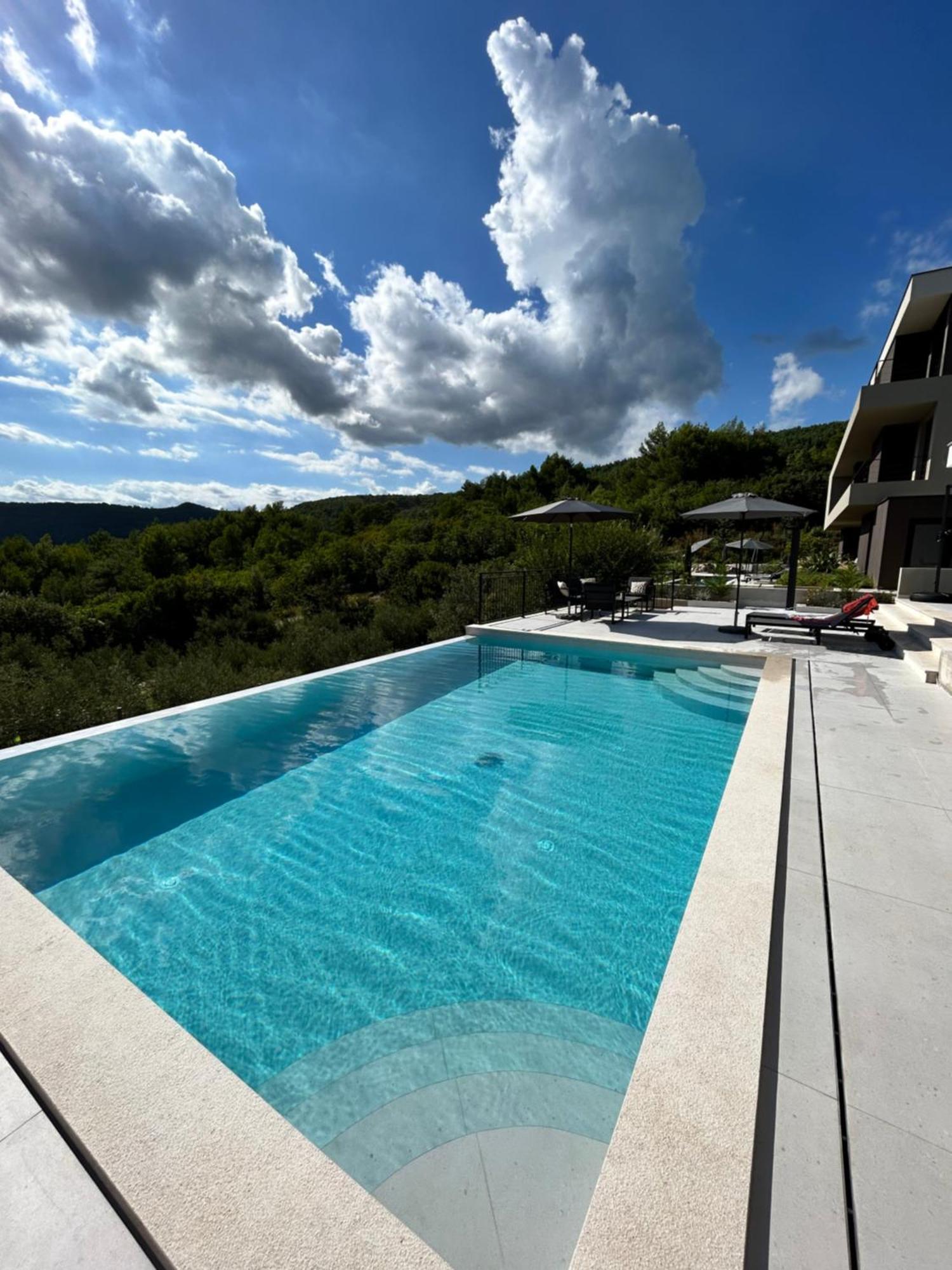 V Residence Apartments ราบัซ ภายนอก รูปภาพ